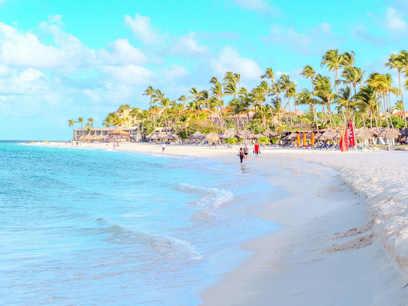 White-sand beach and turquoise water in Aruba